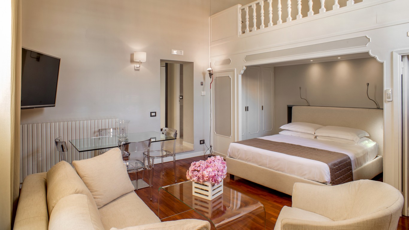 52-Les-Fleurs-Luxury-House-Roma-suite