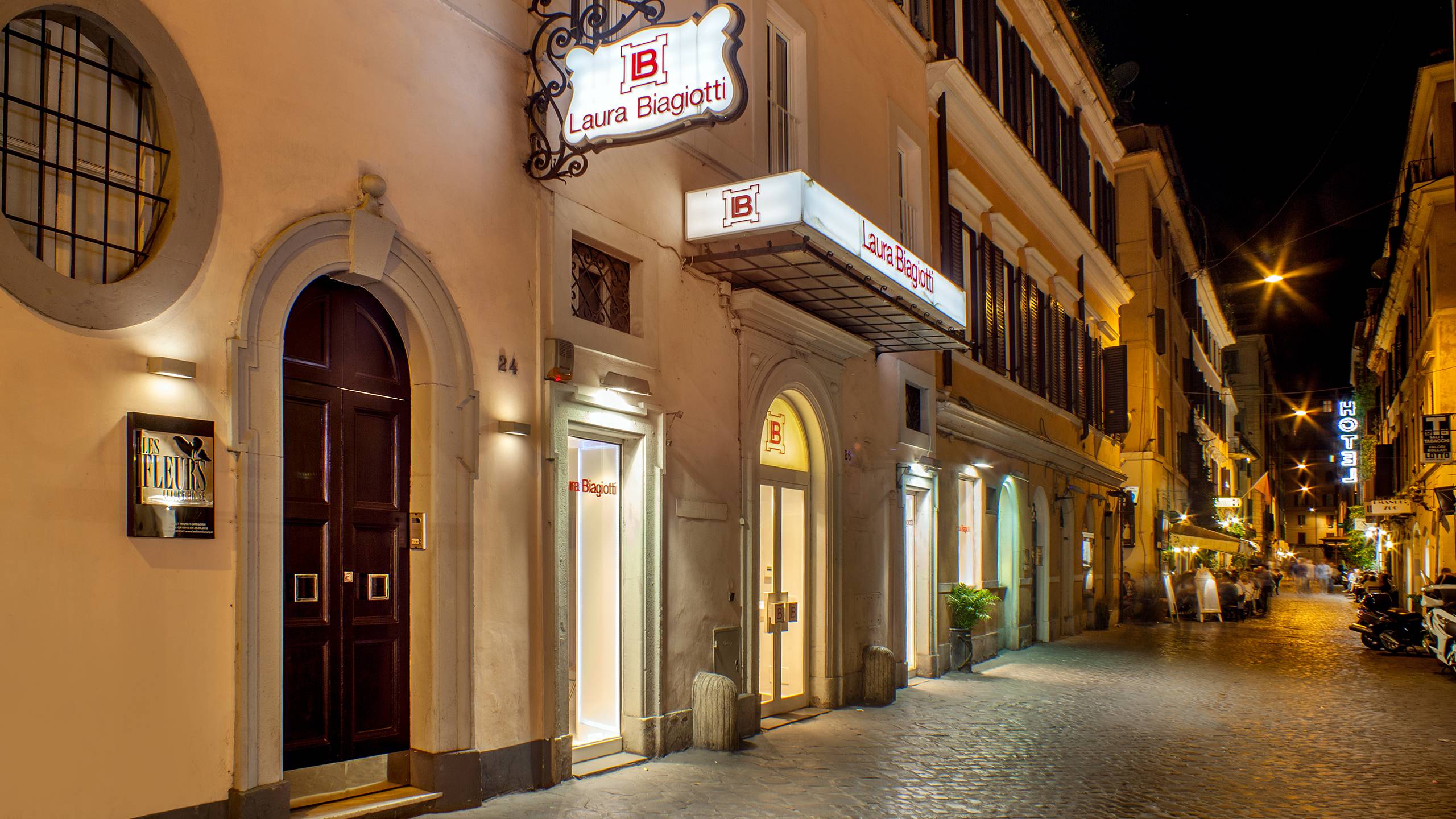 63-Les-Fleurs-Luxury-House-Rome-entrance